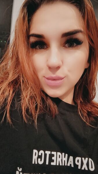  ,   Milana, 27 ,  