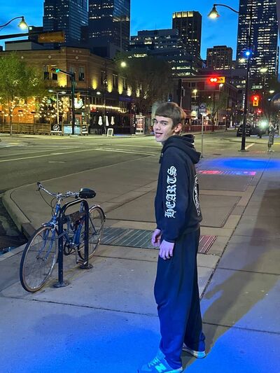  Calgary,   Yan, 19 ,   ,   