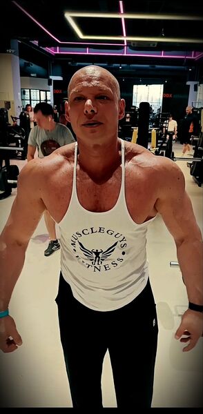  --,   Tomm, 37 ,   ,   