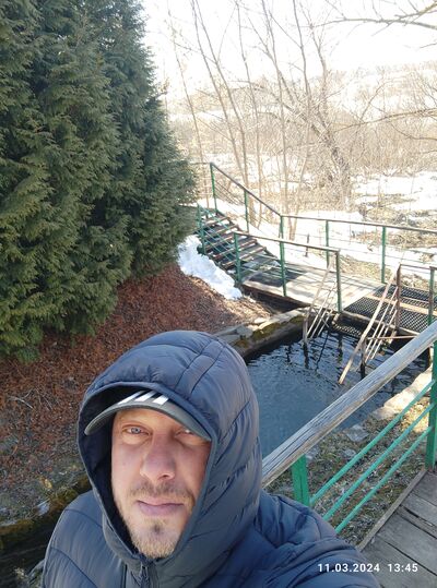  ,   Georg, 44 ,     , c 