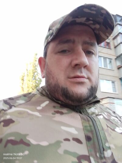  ,   Kiril, 32 ,   ,   , c , 