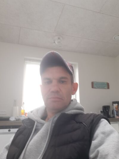  ,   Aivarok, 44 ,   ,   