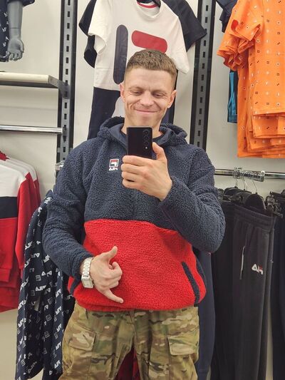  ,   Viktor, 33 ,   ,   