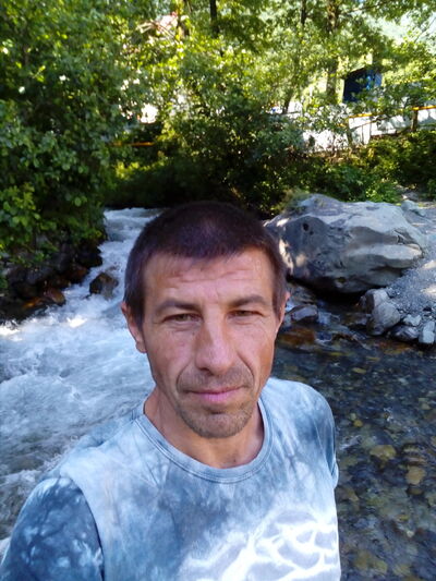  ,   Viktor, 48 ,  