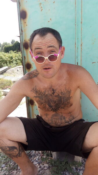  ,   Amigo, 46 ,  