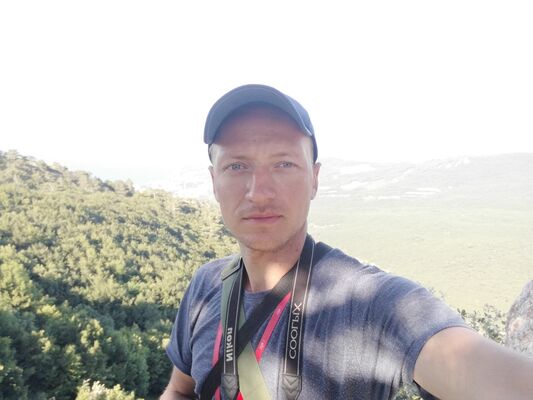  ,   Viktor, 37 ,  