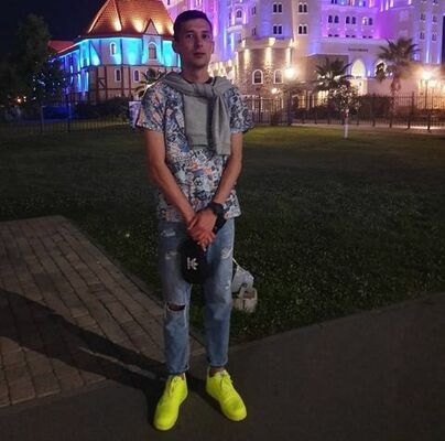  ,   Emil, 32 ,   c 