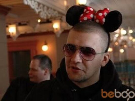  ,   Viktor, 45 ,   
