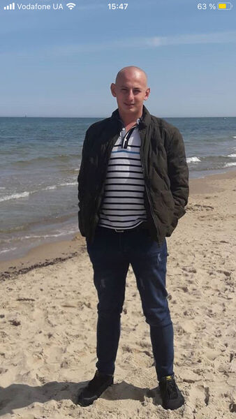  ,   Artem, 32 ,   ,   , c 