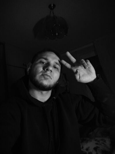  ,   Viktor, 26 ,   