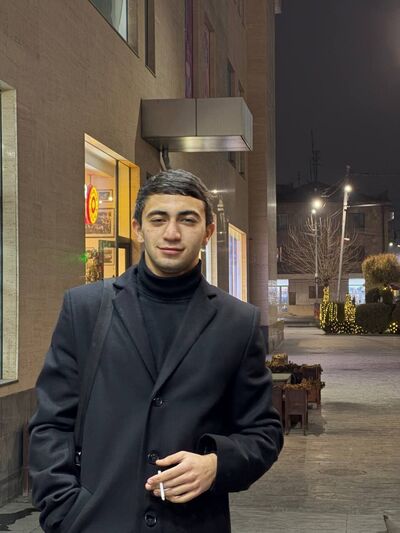  ,   Artur, 19 ,   ,   