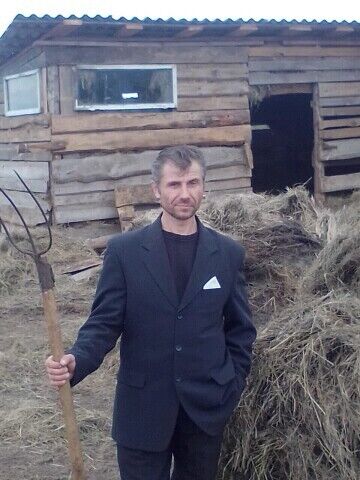  46811124  Pavel, 49 ,    