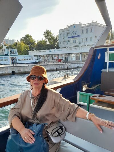  ,   Elena, 64 ,   c 