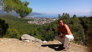  ,   Artur, 45 ,   