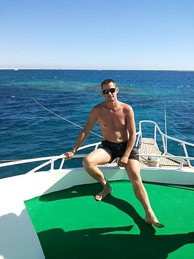  ,   Leon, 37 ,   ,   , c 
