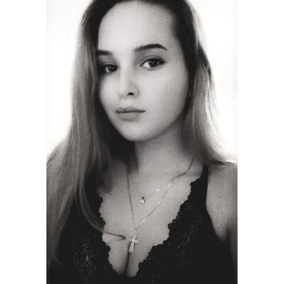  ,   Anna, 24 ,  