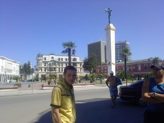  ,   Levon, 42 ,   
