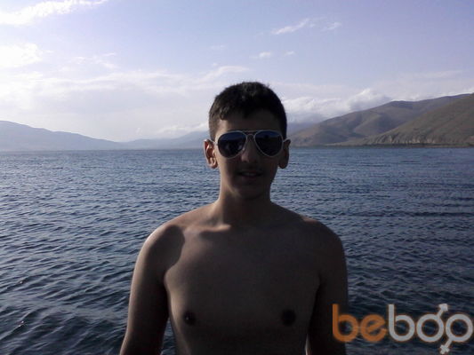  ,   Eduard, 32 ,   