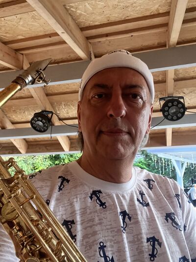  ,   Serg Saxman, 55 ,     , c 