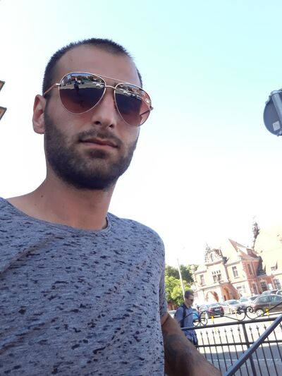  -,   Gigi, 37 ,   