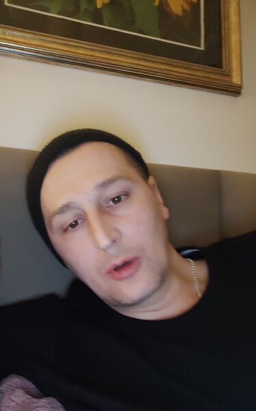  ,   Artur, 43 ,   ,   