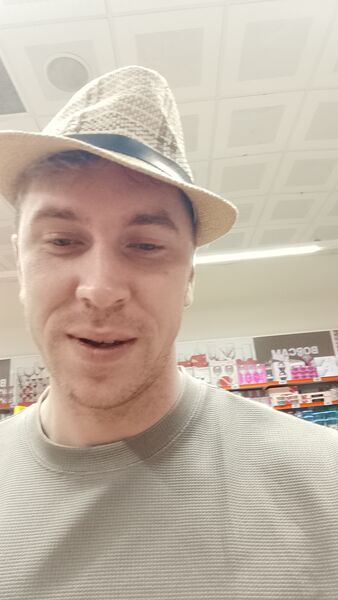  ,   Leonid, 32 ,   ,   