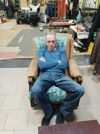   ,   Yury, 52 ,   c 