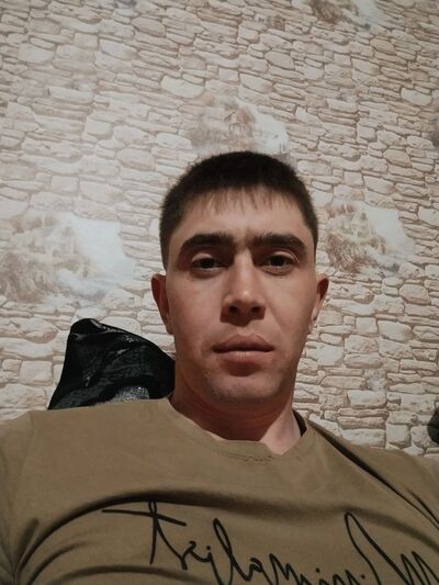  Charenton-le-Pont,   Viktor, 28 ,   ,   