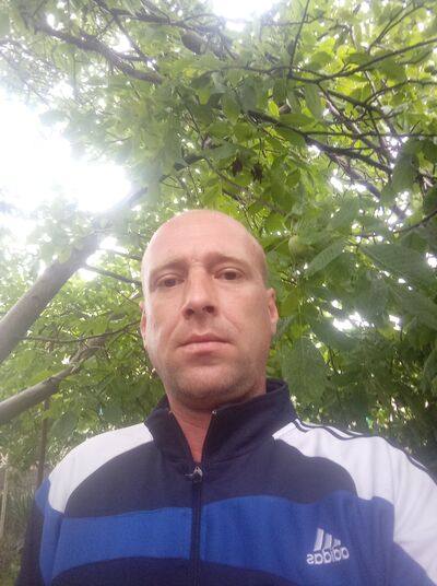  ,   Valik, 37 ,   ,   