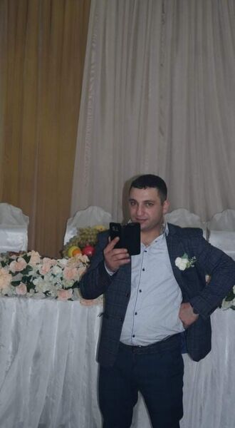  ,   Mher, 33 ,     