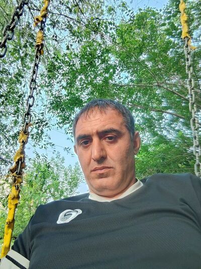  ,   Armen, 42 ,   ,   