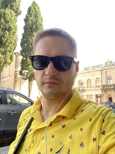  ,   Anton, 32 ,   ,   