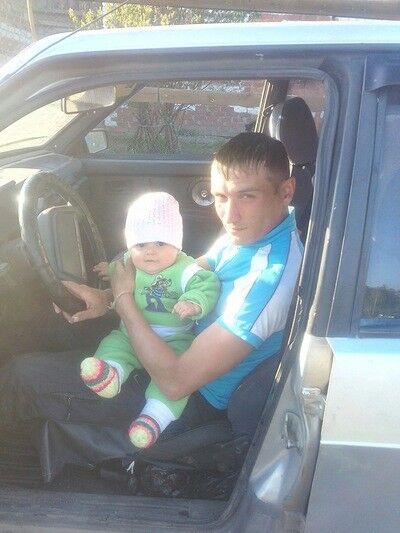  8189044  Konstantin, 40 ,    