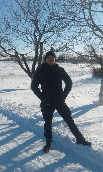  ,   Alex, 39 ,   