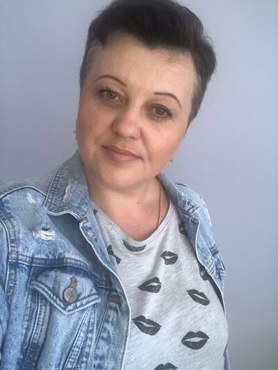  -,   Julia, 42 ,   ,   , c , 