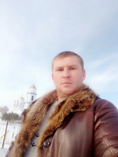  ,   Anatoly, 37 ,   c 