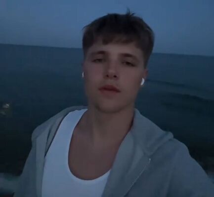  ,   Artyom, 25 ,   ,   