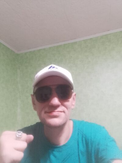  ,   Viktor, 41 ,   ,   