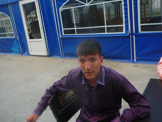  ,   Artem, 31 ,   