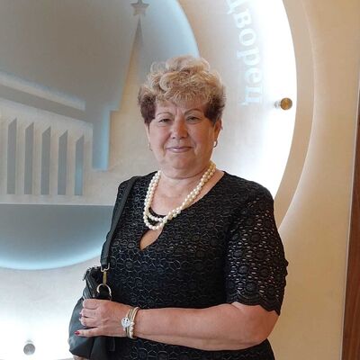  ,   Elena, 65 ,   c 
