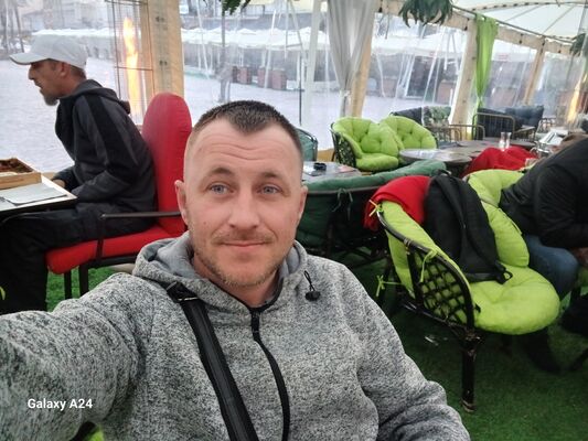  ,   Viktor, 38 ,   ,   