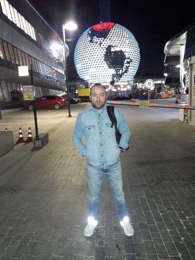  ,   Leo, 40 ,   ,   