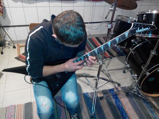  ,   Igor, 33 ,   