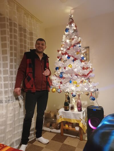  ,   Sergiu, 40 ,   ,   