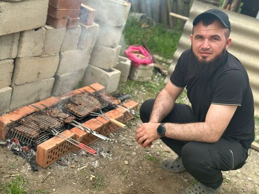  ,   Ali, 32 ,   ,   