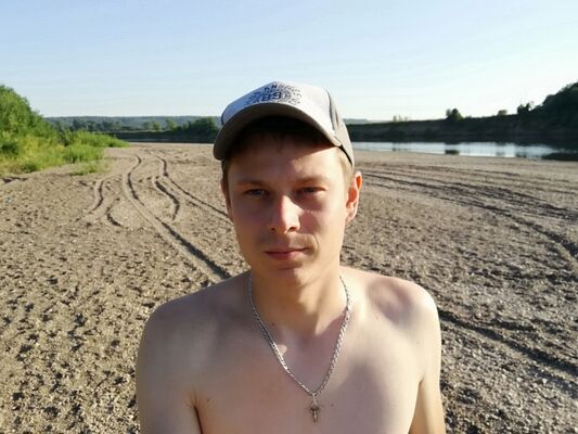  ,   Denis, 33 ,   c 