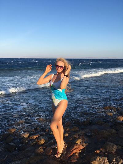  ,   Elle, 39 ,   ,   , c 