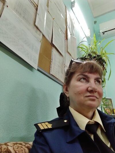  ,   Elena, 56 ,   c 