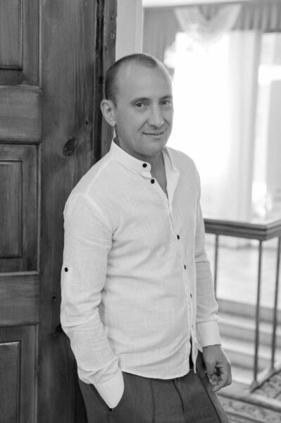  ,   Viktor, 49 ,   ,   