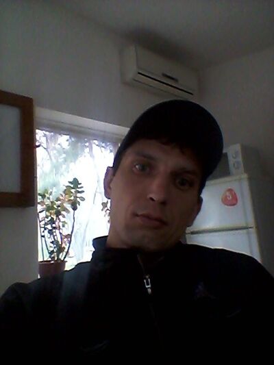  ,   Viktor, 41 ,   